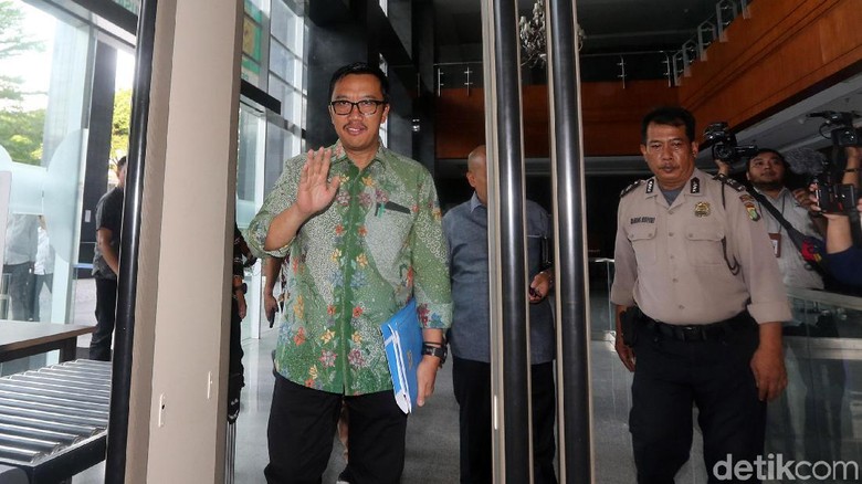 Menpora Nonaktifkan Asprinya Usai Sekjen KONI Di-OTT KPK Menpora Nonaktifkan Asprinya Usai Sekjen KONI Di-OTT KPK