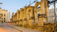 Royal Opera House yang berada di Malta mengalami kehancuran karena terkena bom udara oleh pasukan Jerman pada Tahun 1942. Leonid Andronov/ Getty Images.