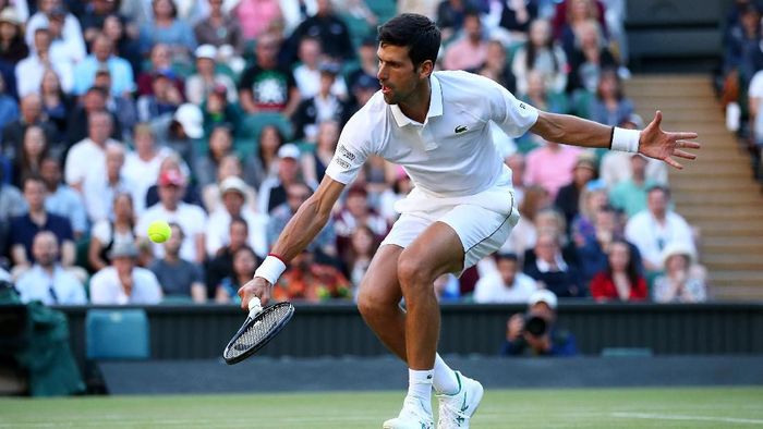 Novak Djokovic kembali menang tiga set langsung di babak kedua Wimbledon 2019 (Foto: Clive Brunskill/Getty Images)