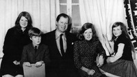 Beginilah potret bersama keluarga Lady Diana Spencer di rumahnya. Getty Images.