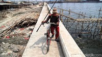 Tanggul laut raksasa yang memiliki panjang 2,2 km itu akan memanjang ke arah barat dari arah Cilincing.