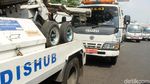 Parkir Sembarangan, Belasan Mobil Diderek Dishub