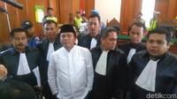Pada menit 3.45, Gus Nur kemudian menyampaikan pendapatnya soal kondisi NU saat ini. Menurut Gus Nur, NU saat ini tidak seperti NU yang dulu. Gus Nur lantas menyebut sejumlah nama. Dia menyebut nama pegiat media sosial Permadi Arya atau Abu Janda, Ketua Umum GP Ansor, Yaqut Cholil Qoumas hingga Ketum PBNU Said Aqil Siroj. Deny Prastyo Utomo/Detikcom.