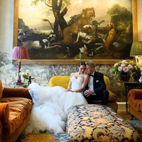 Katharine McPhee menikah dengan pria yang 34 tahun lebih tua darinya itu di Gereja Saint Yeghiche, South Kensington, London. Foto: Instagram/@katharinemcphee