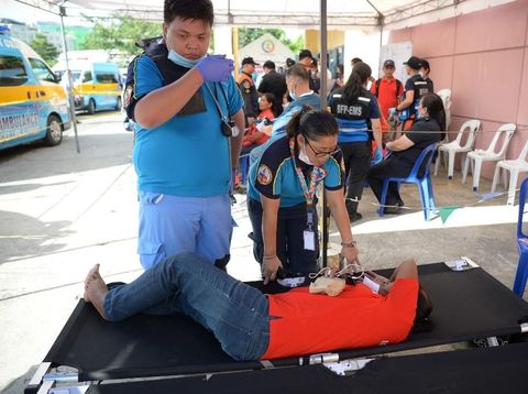 Mereka yang jatuh sakit di pesta ulang tahun Imelda Marcos diduga keracunan makanan