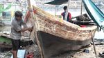 Begini Aktivitas Nelayan di Proyek Tanggul Laut Cilincing