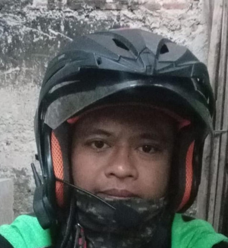 Ojol pakai intercom di helm. Foto: dok. Darmawan Septian/Istimewa Ojol pakai intercom di helm. Foto: dok. Darmawan Septian/Istimewa