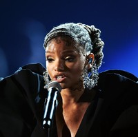 Sorotan tengah tertuju pada Halle Bailey setelah Disney menunjuknya sebagai pemeran putri duyung bernama Ariel di film Little Mermaid versi live-action. Sudah eksis sebagai penyanyi dari duo Chloe x Halle bersama kakaknya, Chloe Bailey, Halle kerap menebar pesonanya dalam balutan busana seksi. (Foto: Getty Images)