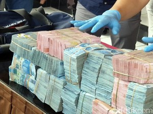 Polisi Pamerkan Duit Rp 1,2 M Milik Bos Ikan yang Digondol Pencuri