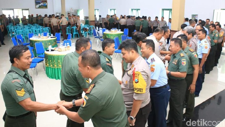 TNI-Polri di Jombang Bersatu Tangkal Upaya Adu Domba TNI-Polri di Jombang Bersatu Tangkal Upaya Adu Domba