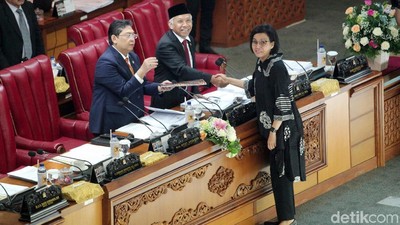 Sri Mulyani Hadiri Rapat Paripurna DPR