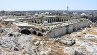 Foto Masjid Agung Aleppo yang berada di Negara Suriah mengalami kerusakan karena perang pada Tahun 2013. George Ourfalian/ AFP/ Gettyimages.