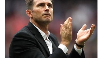 Salam perpisahan Derby County untuk mantan managernya. Foto: Istimewa