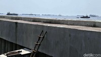Perlu diketahui pemerintah pusat kembali menyiapkan proyek tanggul laut raksasa di Teluk Jakarta.
