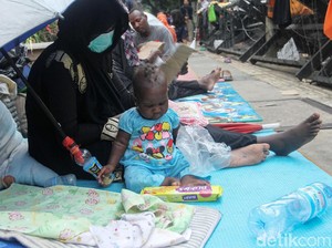 4 Pencari Suaka di Trotoar Kebon Sirih Hamil Tua