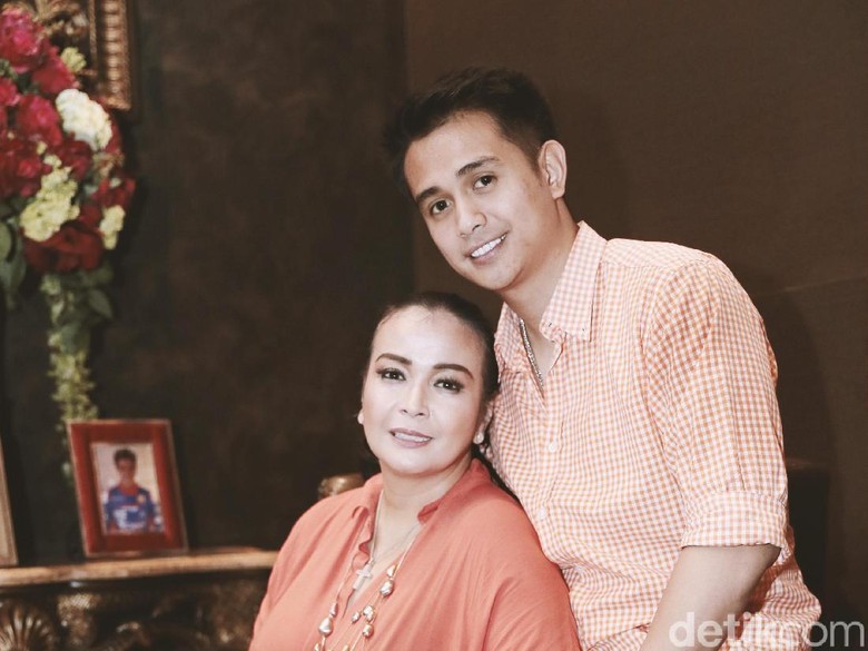 Foto: Jennifer Jill dan Ajun Perwira (Asep Syaifullah/detikHOT) Foto: Jennifer Jill dan Ajun Perwira (Asep Syaifullah/detikHOT)