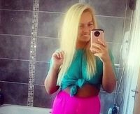 Ngeri! Wanita Ini Sedot Produk Tanning Lewat Hidung Demi Punya Kulit Gelap