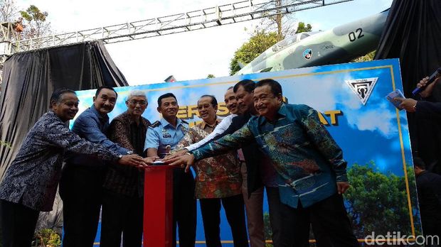 Pesawat Tempur F-5 Tiger Mejeng di Taman Lalu Lintas Bandung