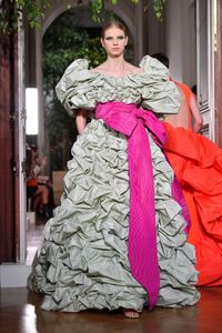Instagram Tumbang, Fashionista Kelabakan di Paris Fashion Week