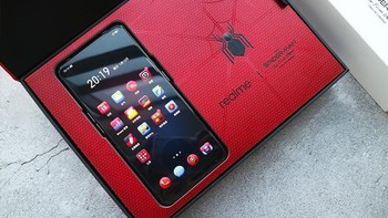 Ponsel ini hadir dengan layar AMOLED berukuran 6,53 inch. Foto: Sina Mobile