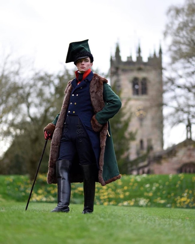 Berbusana seperti pria-pria kuno abad 19 diakui Zack membuatnya bangga dan bahagia. Kini seiap hari ia selalu terlihat mewah dengan busana kunonya. Foto: Instagram/@pinsent_tailoring