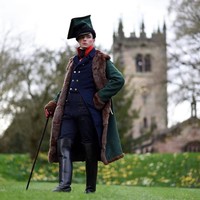 Berbusana seperti pria-pria kuno abad 19 diakui Zack membuatnya bangga dan bahagia. Kini seiap hari ia selalu terlihat mewah dengan busana kunonya. Foto: Instagram/@pinsent_tailoring