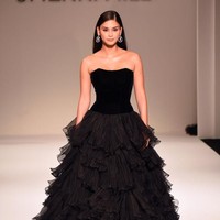 Dan kini Pia Wurtzbach sukses menjalani hidup seperti apa yang dimimpikannya. Setelah memenangkan Miss Universe 2015, kariernya sebagai model melesat. Dia kerap menjalani berbagai pemotretan dan menjadi model catwalk. Foto: Albert Urso/Getty Images