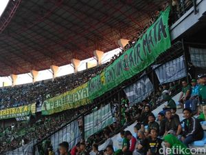 Bonek-Viking Padati Stadion Gelora Bung Tomo, Kompak Nonton Persebaya Vs Persib
