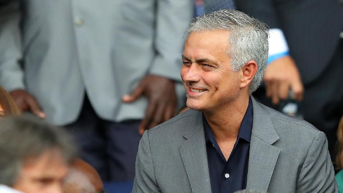 Jose Mourinho mendapatkan gaji hampir dua kali lipat dari Mauricio Pochettino (Foto: Richard Heathcote / Getty Images)