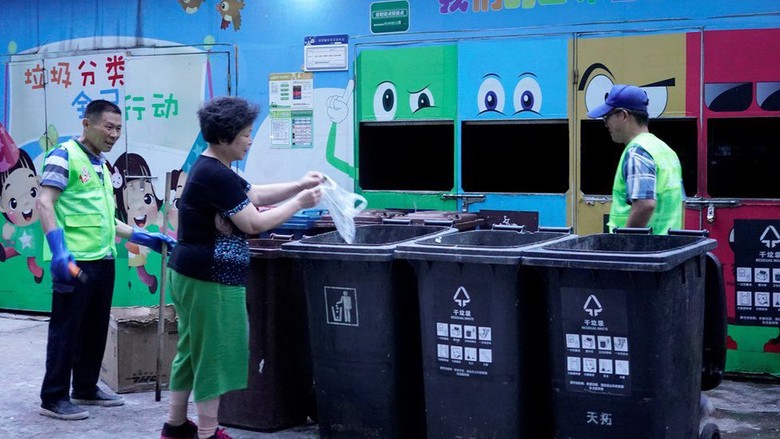 Shanghai Bikin Aturan Baru Soal Sampah, Pelanggar Bisa Didenda Rp 102 Juta Shanghai Bikin Aturan Baru Soal Sampah, Pelanggar Bisa Didenda Rp 102 Juta