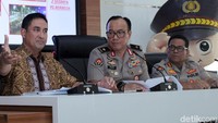 Andri mengaku dikejar Brimob karena kedapatan menyiapkan batu untuk para perusuh.