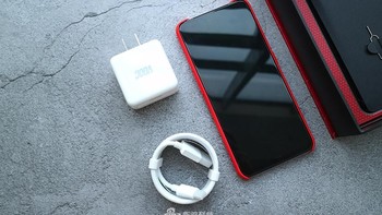 Baterai berkapasitas 3.765 mAh dengan fitur VOOC 3.0. Foto: Sina Mobile