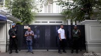Sebelumnya, selama masa kampanye, pengamanan di area sekitar kediaman Maruf Amin dilakukan oleh satuan tugas dari Polri.