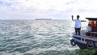 Dalam kunjungannya ke Taman Nasional Bunaken, Sulawesi Utara (Sulut), Presiden Joko Widodo (Jokowi) sempat mendengarkan keluhan warga. Banyak warga yang tinggal di sekitar Bunaken meminta instalasi listrik dan air bersih ke Jokowi.