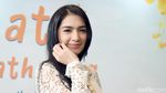 Angel Karamoy kok Bengong, Mikir Apa Ya?