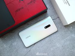 Penampilan Kece Realme X Edisi Spider-Man: Far From Home