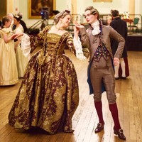 Semuanya berawal dari penemuan harta karun peninggalan kakek buyutnya. Kala itu usianya masih 14 tahun saat dia menemukan kotak berisi setelan tuksedo. Zack merasakan cinta pada pandangan pertama dengan baju-baju tersebut. Foto: Instagram/@pinsent_tailoring