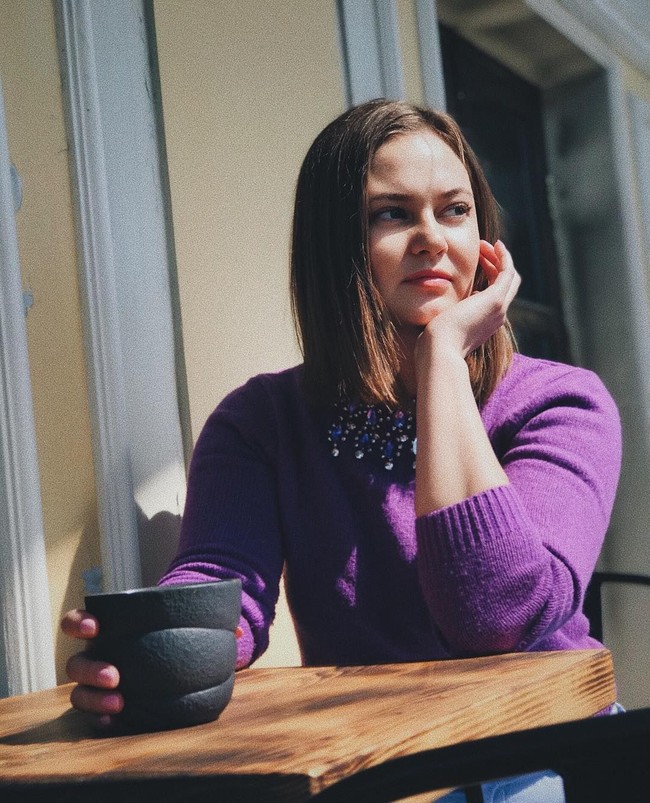 Anna pun mempertanyakan, mengapa sebagai PNS dilarang untuk berpose sensual. Seharusnya bukan hanya model, instruktur fitnes atau blogger yang diperbolehkan untuk berpose bugil, ucapnya, seperti dikutip Mirror.  Foto: Instagram