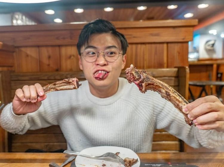 Hobi Kulineran, Ini Pose Makan Jang Hansol YouTuber Korea Fasih Bahasa Jawa