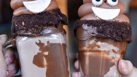 Agar tampilan milkshake cokelatnya lebih menarik, kafe ini gunakan desain poop atau kotoran dari emoji, agar lebih menarik perhatian. Foto: Boredpanda