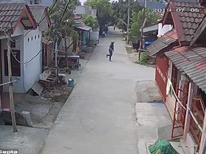 Pria Berhelm Pura-pura Tanya Alamat Sebelum Jambret HP Bocah di Bekasi