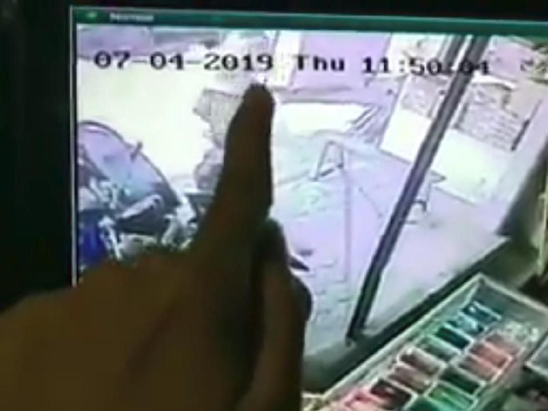 Begini Modus Nenek Curi 2 Karung Beras yang Viral di Cirebon Begini Modus Nenek Curi 2 Karung Beras yang Viral di Cirebon