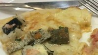 Orang Italia pasti geleng-geleng kepala melihat sushi ini. Ada potongan sushi sebagai topping pizza. Mau coba? Foto: Istimewa