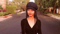 Halle yang berusia 19 tahun baru-baru ini dipilih untuk memerankan tokoh Ariel the Little Mermaid. Dok. Instagram/chloexhalle