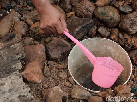 Sejumlah Pelosok di Karawang Krisis Air Bersih