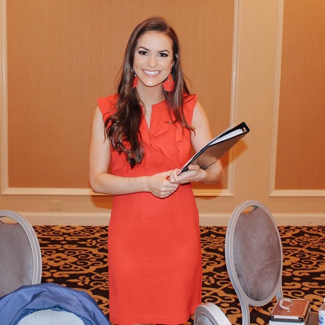 Sebagai seseorang yang melampaui batas dan mematahkan stereotipe mengenai seperti apa bakat di Miss America, aku ingin sedikit keluar dari kebiasaan dan itu benar-benar berhasil, kata Camille Schrier. Foto: Instagram @camilleschrier