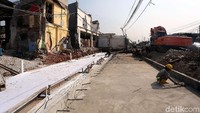 Bangunan yang dilintasi proyek pelebaran jalan telah dibongkar.