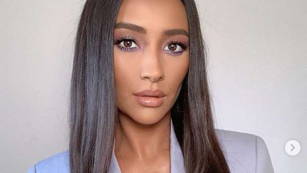 Kehamilannya Jadi Heboh, Siapa Shay Mitchell? Kehamilannya Jadi Heboh, Siapa Shay Mitchell?