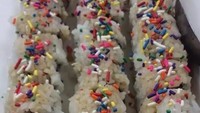 Sushi paling meriah dinobatkan pada sushi bertabur meisjes warna-warni. Siapa mau coba? Foto: Istimewa