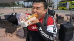 Hobi Kulineran, Ini Pose Makan Jang Hansol YouTuber Korea Fasih Bahasa Jawa